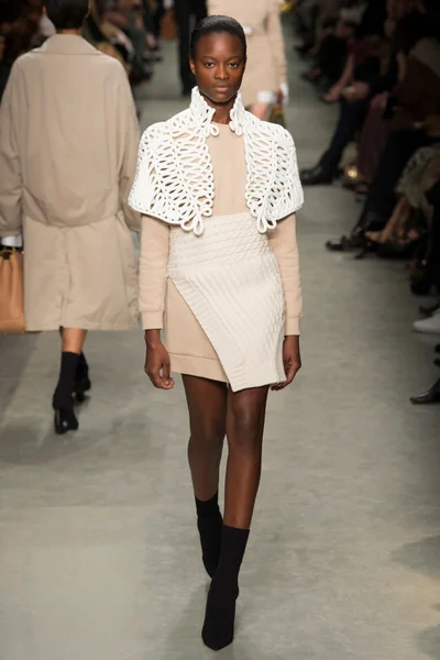 Look 15